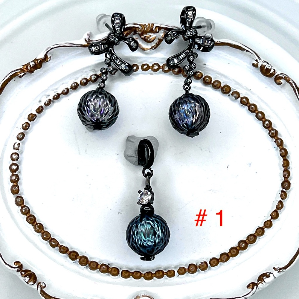 🤩🤩 Handmade Freshwater Carved Edison Peacock 🦚 Pearl Earrings & Pendant SET